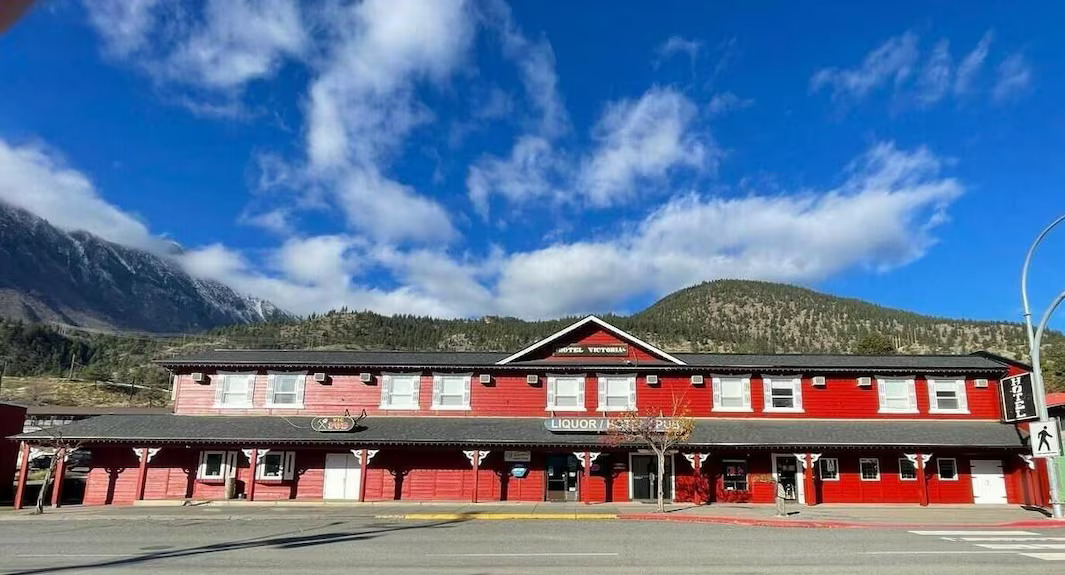 Lillooet Curry Lounge - welcoming atmosphere and authentic Indian cuisine